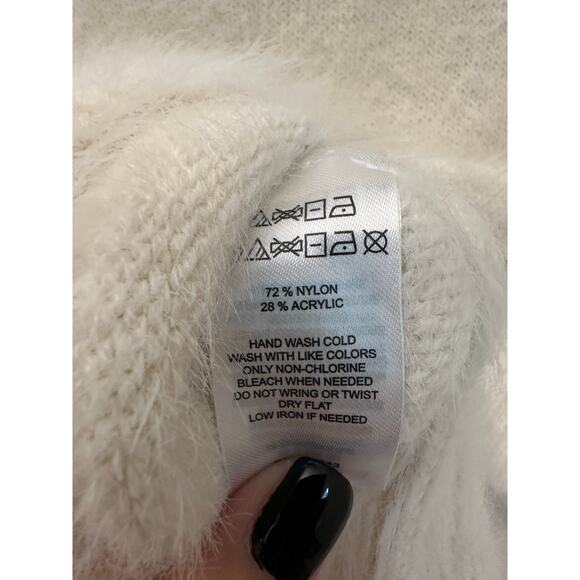 William Rast Ivory Cropped Shaggy Fuzzy  sweater Furry Preppy clueless Sz XS - Picture 7 of 7